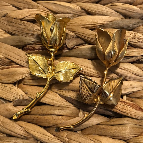 Set of 2 Vintage gold tone rose brooch pins - Giovanni and unmarked - Picture 2 of 4